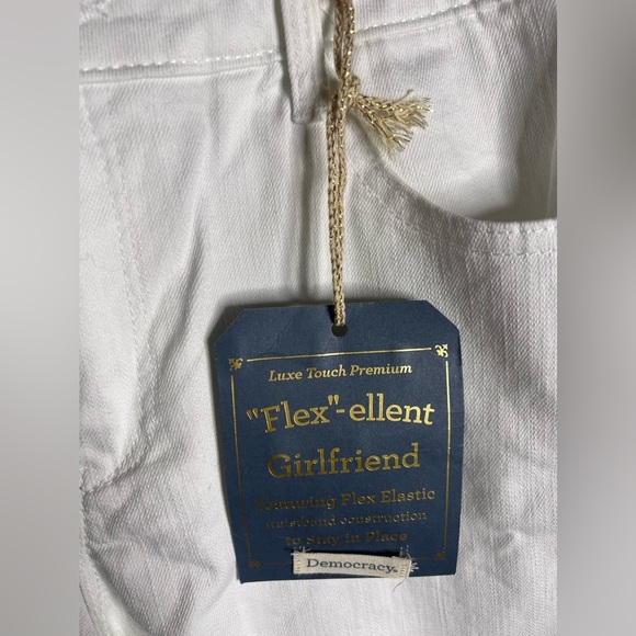 NWT Democracy Mid-Rise Flex-Ellent Girlfriend Jean with Cropped Hem SZ 4 - Picture 9 of 11